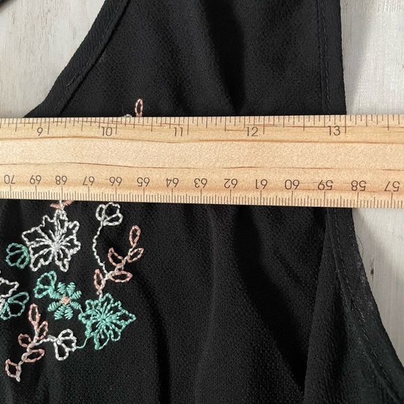 Mine Black Embroidered Sleeveless Top Size Large Womens - Picture 5 of 6
